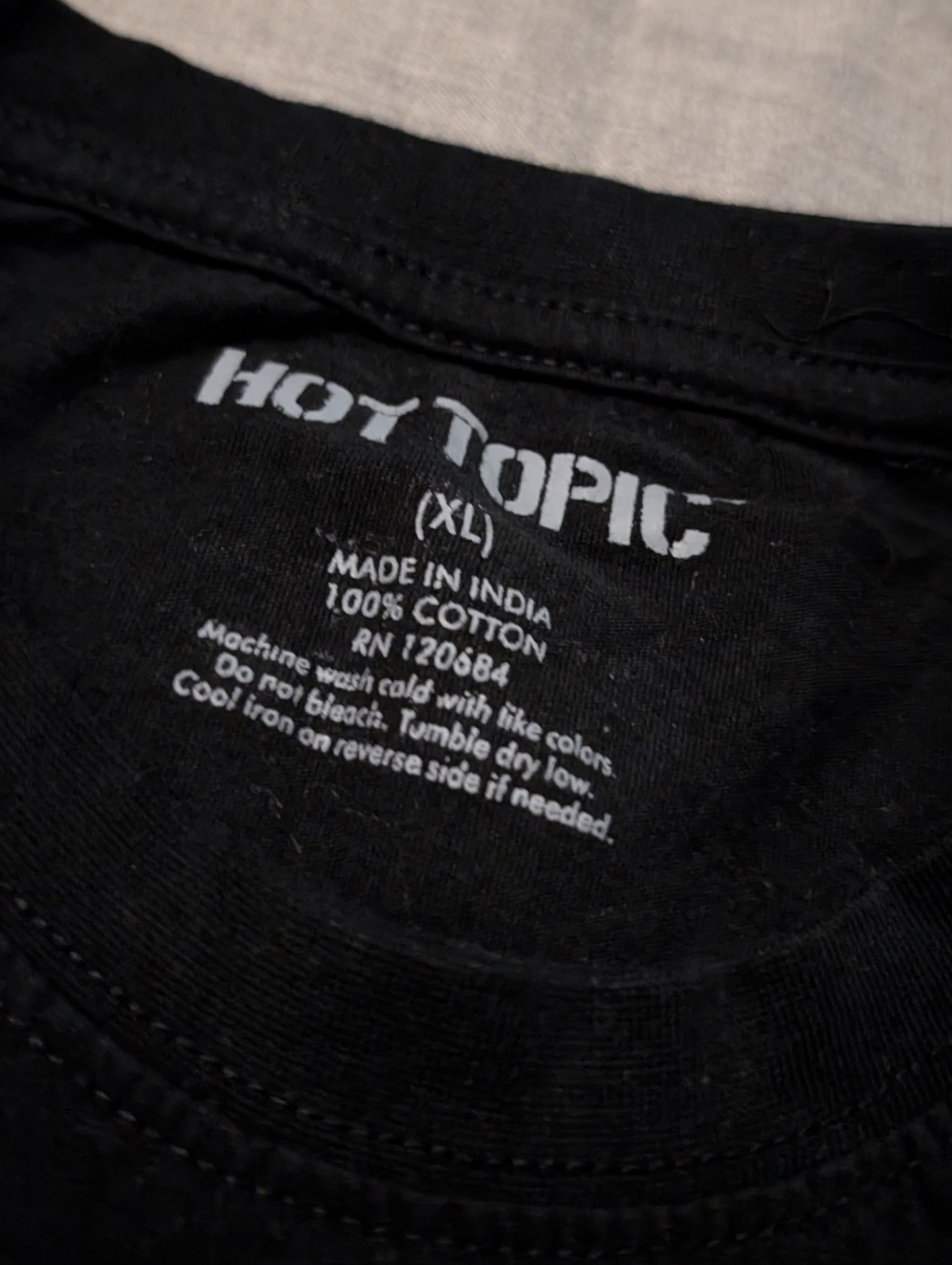 Hot Topic Tee - Picture 2 of 4